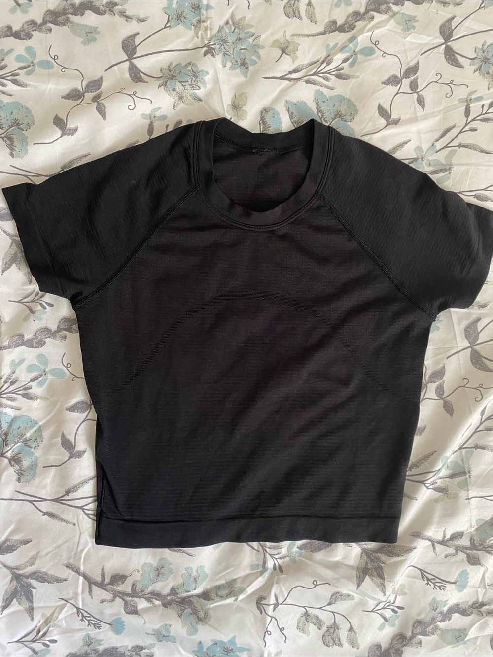 lululemon athletica womens Black Short-Sleeve Tee - Picture 2 of 7